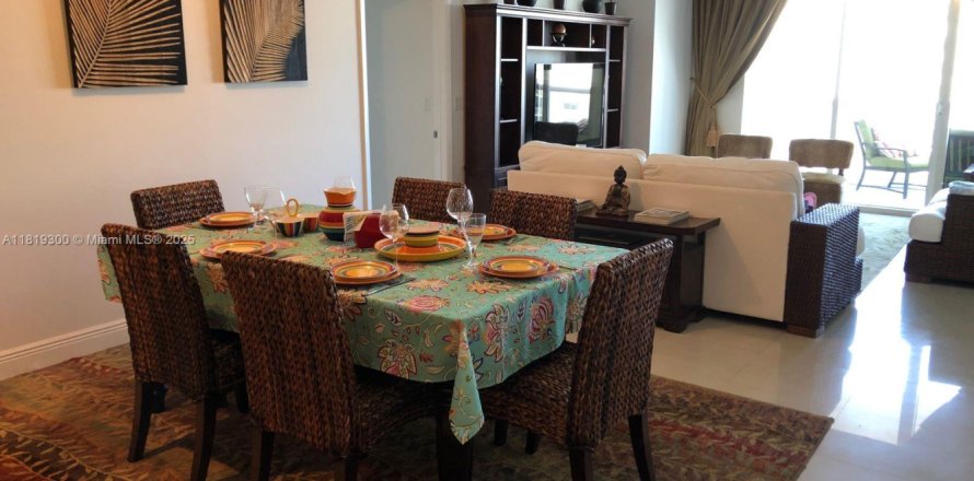 Condo à Hallandale Beach, Floride, 3 chambres  № 1978501