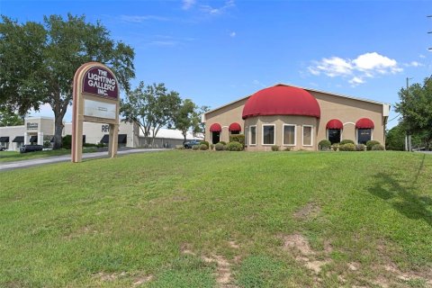 Commercial property in Spring Hill, Florida 419.55 sq.m. № 2339689 - photo 4