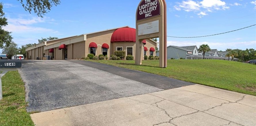 Commercial property in Spring Hill, Florida 419.55 sq.m. № 2339689