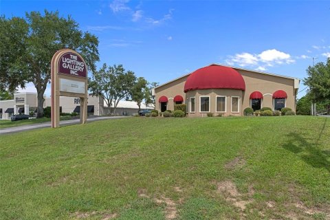 Commercial property in Spring Hill, Florida 419.55 sq.m. № 2339689 - photo 2