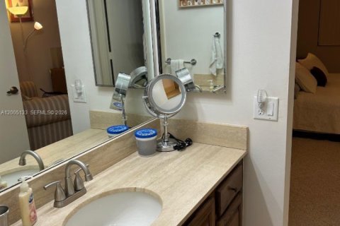 Condo in Lauderdale-by-the-Sea, Florida, 2 bedrooms  № 2069586 - photo 24