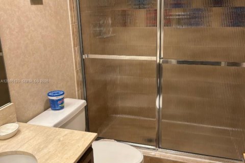 Condo in Lauderdale-by-the-Sea, Florida, 2 bedrooms  № 2069586 - photo 27