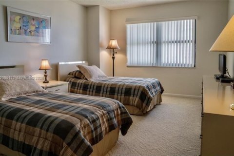 Condo in Lauderdale-by-the-Sea, Florida, 2 bedrooms  № 2069586 - photo 26