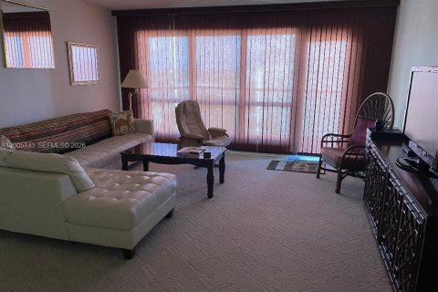 Condo in Lauderdale-by-the-Sea, Florida, 2 bedrooms  № 2069586 - photo 18