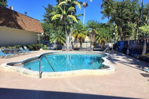 Condo in Palmetto Bay, Florida, 2 bedrooms  № 1991253 - photo 11