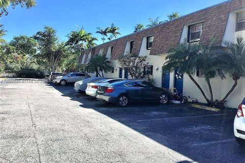 Condo in Palmetto Bay, Florida, 2 bedrooms  № 1991253 - photo 1