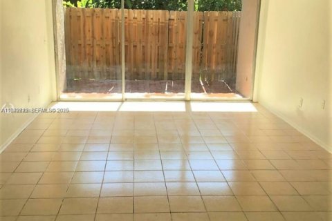 Condo in Palmetto Bay, Florida, 2 bedrooms  № 1991253 - photo 3