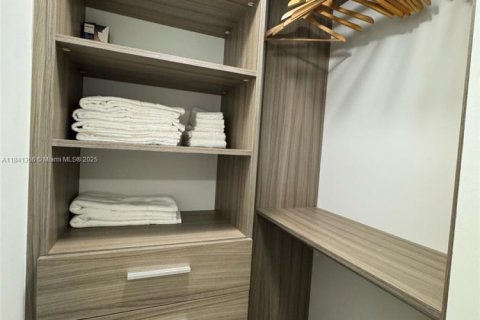 Copropriété à louer à Miami, Floride: 1 chambre, 65.12 m2 № 1832346 - photo 6