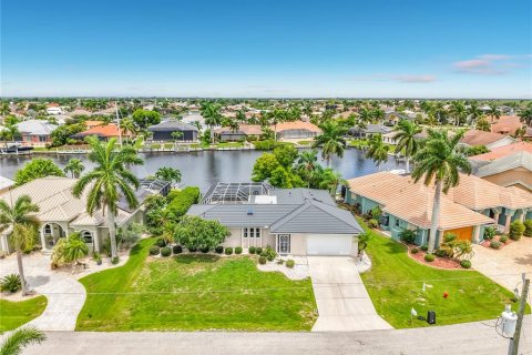 Villa ou maison à vendre à Punta Gorda, Floride: 3 chambres, 160.26 m2 № 2278077 - photo 2