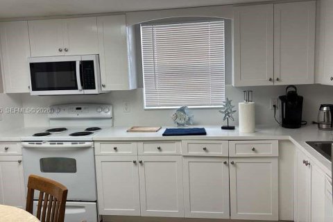 Apartment in Pompano Beach, Florida 2 bedrooms, 273.88 sq.m. № 2060346 - photo 5