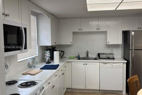 Apartment in Pompano Beach, Florida 2 bedrooms, 273.88 sq.m. № 2060346 - photo 6