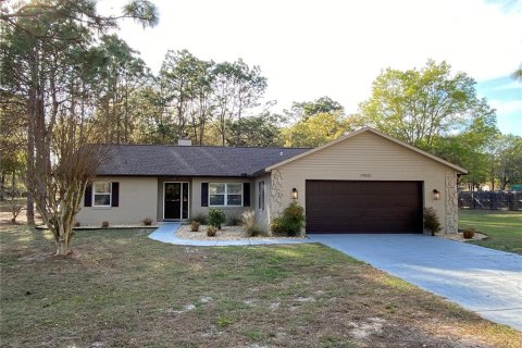 House in Ocala, Florida 3 bedrooms, 199.74 sq.m. № 216599 - photo 1