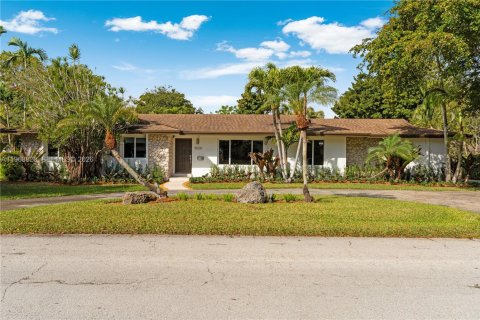 House in Palmetto Bay, Florida 4 bedrooms, 205.96 sq.m. № 2031837 - photo 6