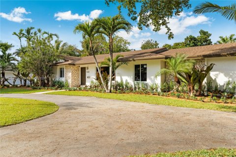 House in Palmetto Bay, Florida 4 bedrooms, 205.96 sq.m. № 2031837 - photo 7