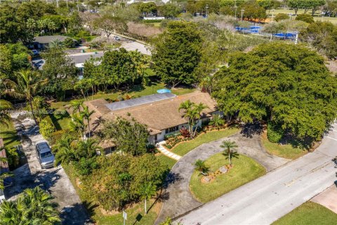 House in Palmetto Bay, Florida 4 bedrooms, 205.96 sq.m. № 2031837 - photo 10