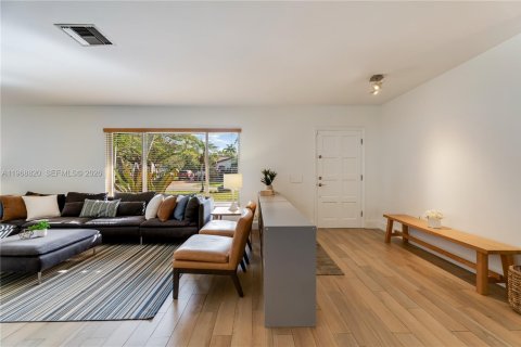 House in Palmetto Bay, Florida 4 bedrooms, 205.96 sq.m. № 2031837 - photo 12