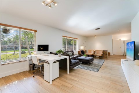 House in Palmetto Bay, Florida 4 bedrooms, 205.96 sq.m. № 2031837 - photo 17