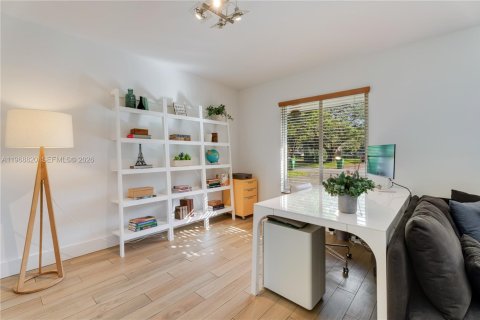 House in Palmetto Bay, Florida 4 bedrooms, 205.96 sq.m. № 2031837 - photo 18