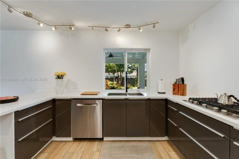 House in Palmetto Bay, Florida 4 bedrooms, 205.96 sq.m. № 2031837 - photo 24