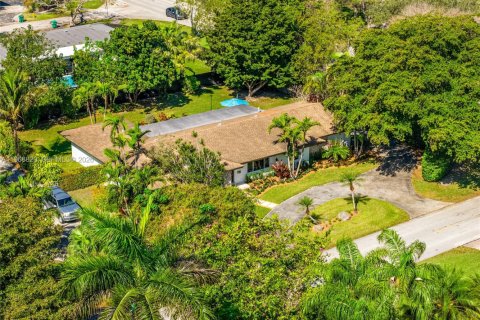 House in Palmetto Bay, Florida 4 bedrooms, 205.96 sq.m. № 2031837 - photo 11