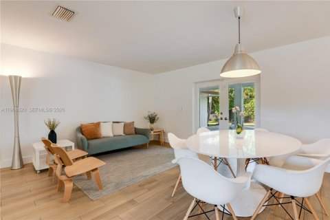 House in Palmetto Bay, Florida 4 bedrooms, 205.96 sq.m. № 2031837 - photo 20