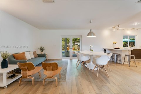 House in Palmetto Bay, Florida 4 bedrooms, 205.96 sq.m. № 2031837 - photo 19