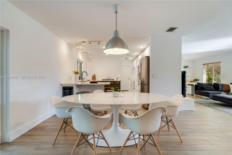 House in Palmetto Bay, Florida 4 bedrooms, 205.96 sq.m. № 2031837 - photo 21