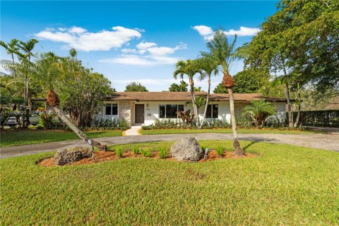 House in Palmetto Bay, Florida 4 bedrooms, 205.96 sq.m. № 2031837 - photo 3