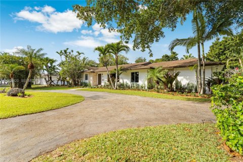 House in Palmetto Bay, Florida 4 bedrooms, 205.96 sq.m. № 2031837 - photo 5