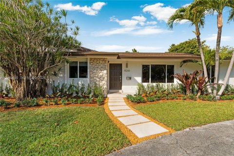 House in Palmetto Bay, Florida 4 bedrooms, 205.96 sq.m. № 2031837