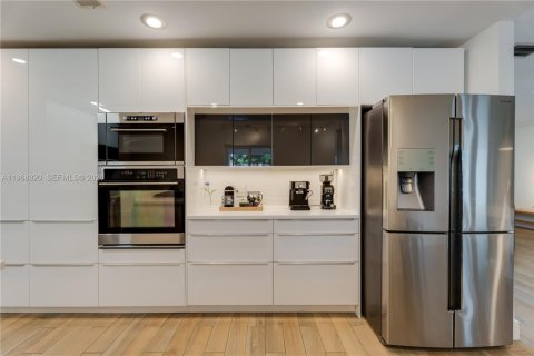 House in Palmetto Bay, Florida 4 bedrooms, 205.96 sq.m. № 2031837 - photo 27