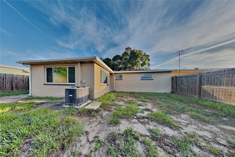 Villa ou maison à louer à New Port Richey, Floride: 3 chambres, 124.95 m2 № 2396449 - photo 17