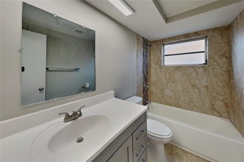 Villa ou maison à louer à New Port Richey, Floride: 3 chambres, 124.95 m2 № 2396449 - photo 16