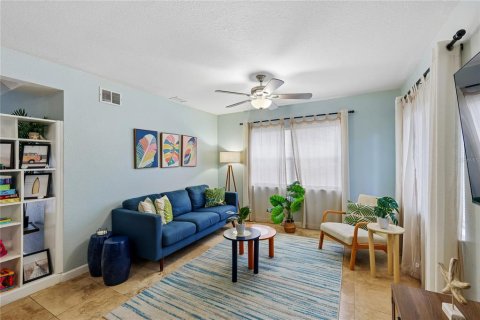 House in Sarasota, Florida 4 bedrooms, 242.57 sq.m. № 2394050 - photo 11