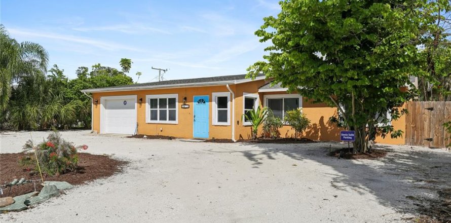 House in Sarasota, Florida 4 bedrooms, 242.57 sq.m. № 2394050