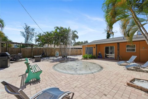 House in Sarasota, Florida 4 bedrooms, 242.57 sq.m. № 2394050 - photo 3