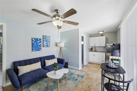 House in Sarasota, Florida 4 bedrooms, 242.57 sq.m. № 2394050 - photo 18