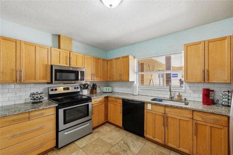House in Sarasota, Florida 4 bedrooms, 242.57 sq.m. № 2394050 - photo 12