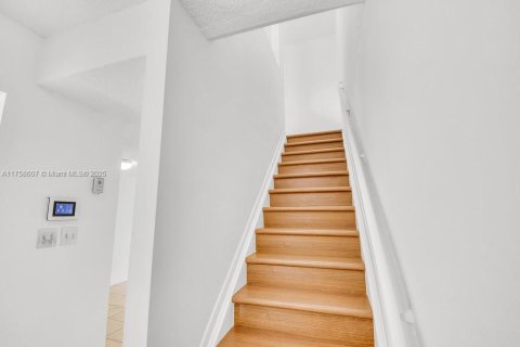 Купить таунхаус в Санрайз, Флорида 2 спальни, 83.43м2, № 1869959 - фото 19