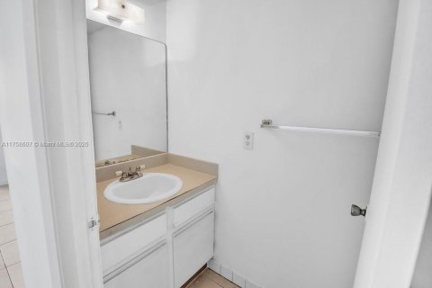 Купить таунхаус в Санрайз, Флорида 2 спальни, 83.43м2, № 1869959 - фото 18