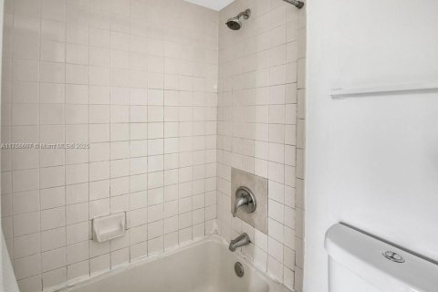 Купить таунхаус в Санрайз, Флорида 2 спальни, 83.43м2, № 1869959 - фото 27