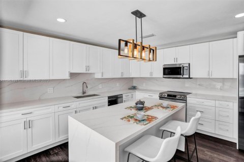 Снять в аренду виллу или дом в Майами, Флорида 6 спален, 320.14м2, № 2034700 - фото 11