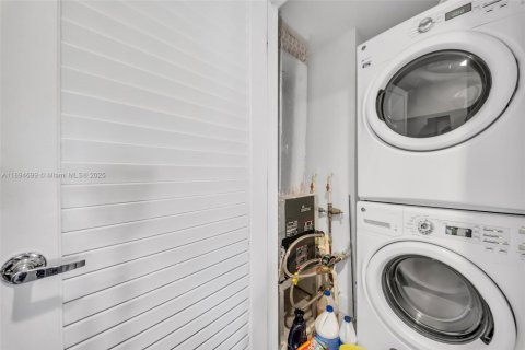 Condo in Miami, Florida  № 1948082 - photo 17