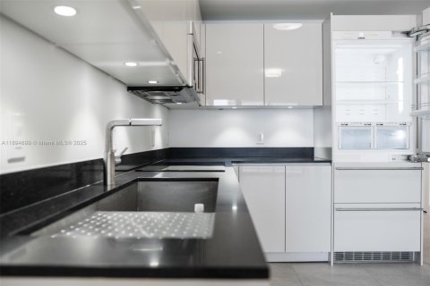 Condo in Miami, Florida  № 1948082 - photo 15