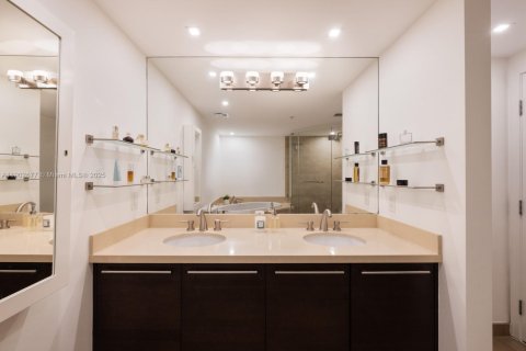 Condominio en alquiler en North Bay Village, Florida, 4 dormitorios, 231.88 m2 № 1953047 - foto 23