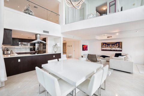 Condominio en alquiler en North Bay Village, Florida, 4 dormitorios, 231.88 m2 № 1953047 - foto 10