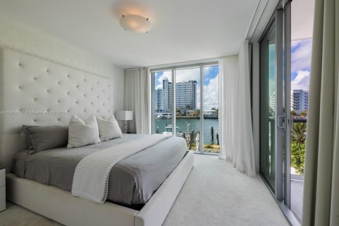 Condominio en alquiler en North Bay Village, Florida, 4 dormitorios, 231.88 m2 № 1953047 - foto 28