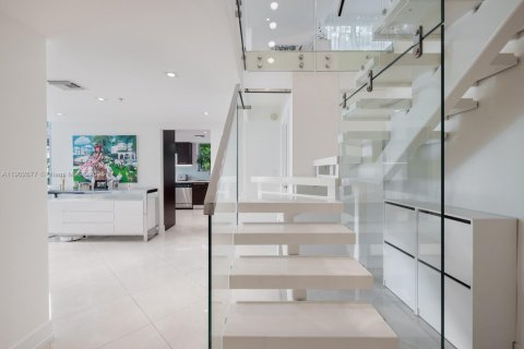 Condominio en alquiler en North Bay Village, Florida, 4 dormitorios, 231.88 m2 № 1953047 - foto 14