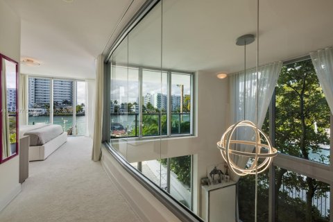 Condominio en alquiler en North Bay Village, Florida, 4 dormitorios, 231.88 m2 № 1953047 - foto 26
