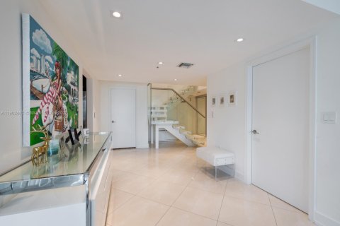 Condominio en alquiler en North Bay Village, Florida, 4 dormitorios, 231.88 m2 № 1953047 - foto 5